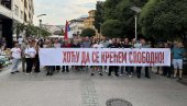 МОЋАН ТРАНСПАРЕНТ У ЛОЗНИЦИ: Народ против бокада (ФОТО)