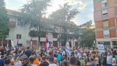 ГРАЂАНИ ПРОТИВ БЛОКАДА: Почела окупљања у градовима широм Србије јер народ жели мир и стабилност (ФОТО/ВИДЕО) ГРАЂАНИ ПРОТИВ БЛОКАДА: Почела окупљања у градовима широм Србије јер народ жели мир и стабилност (ФОТО/ВИДЕО)