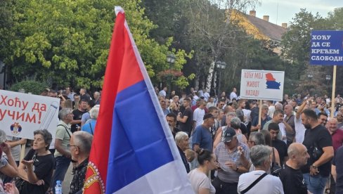 KIKINDA PROTIV BLOKADA: Veliki broj ljudi izašao da iskaže svoju podršku skupu protiv blokada (FOTO) KIKINDA PROTIV BLOKADA: Veliki broj ljudi izašao da iskaže svoju podršku skupu protiv blokada (FOTO)