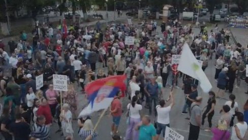 MASA LJUDI U ODŽACIMA: Pogledajte snimak dronom (VIDEO)