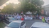 СТАРА ПАЗОВА ПРОТИВ БЛОКАДА: Желимо слободу, да радимо, нема стајања СТАРА ПАЗОВА ПРОТИВ БЛОКАДА: Желимо слободу, да радимо, нема стајања
