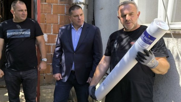 ПРВЕ ФИЛТЕРЕ ДОБИЛИ ЛАЗАРЕВЧАНИ: Градски челници уручили уређаје за смањење загађења из индивидуалних ложишта ПРВЕ ФИЛТЕРЕ ДОБИЛИ ЛАЗАРЕВЧАНИ: Градски челници уручили уређаје за смањење загађења из индивидуалних ложишта
