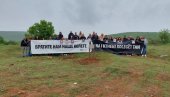 ПУНИХ 27 ГОДИНА НИ ТРАГА О ЂУРИ И РАНКУ: На месту где су последњи пут виђени обележена годишњица отмице двојице новинара Радио Приштине