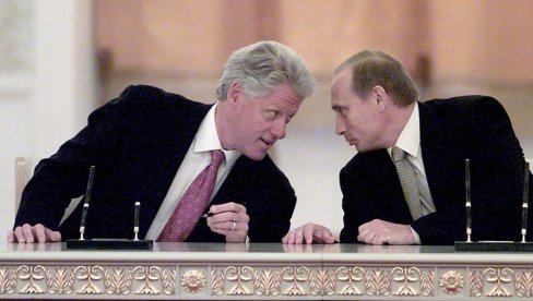 OTKRIVENI AMERIČKI DOKUMENTI: Klinton govorio Putinu o mogućnosti ulaska Rusije u NATO