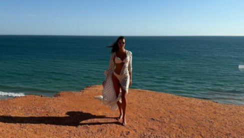 Da li je ona najzgodnija voditeljka na RTS-u? Objavila fotke u bikiniju sa plaže
