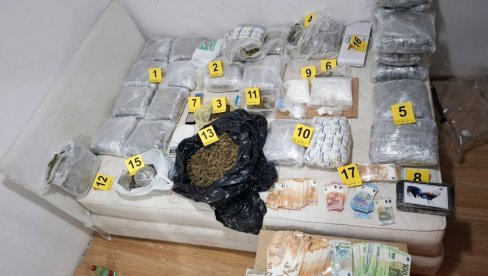 NOVA AKCIJA POLICIJE U BEOGRADU: Zaplenjeno skoro 30 kilograma marihuane i kokaina NOVA AKCIJA POLICIJE U BEOGRADU: Zaplenjeno skoro 30 kilograma marihuane i kokaina