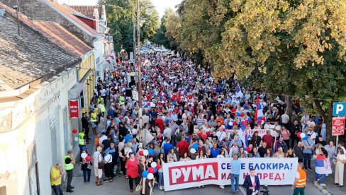 GRAĐANI PROTIV BLOKADA: Vijore se trobojke - narod ustao za normalan život (VIDEO)