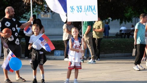 ZA UREĐENU SRBIJU, BEZ BLOKADA Ubljani na ulicama - protiv blokada i uz Darka (FOTO) ZA UREĐENU SRBIJU, BEZ BLOKADA Ubljani na ulicama - protiv blokada i uz Darka (FOTO)