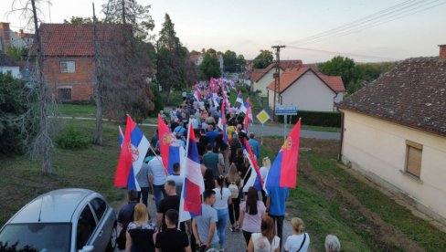 MOĆNE SLIKE IZ VLADIMIRACA: Srbija je ustala protiv blokada (FOTO) MOĆNE SLIKE IZ VLADIMIRACA: Srbija je ustala protiv blokada (FOTO)