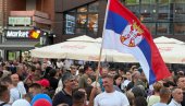 ПОБЕДА! Грађани Косовске Митровице прослављају тријумф Српске листе