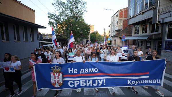 ДОСТА ЈЕ БЛОКАДА, ХОЋЕМО ДА ЖИВИМО: Братислав Гашић са још четири хиљаде Крушевљана подржао пристојну Србију ДОСТА ЈЕ БЛОКАДА, ХОЋЕМО ДА ЖИВИМО: Братислав Гашић са још четири хиљаде Крушевљана подржао пристојну Србију
