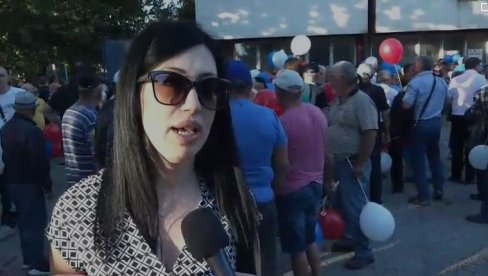 ДУГУЈЕМО НАШИМ ПРЕЦИМА БОРБУ ЗА НАШУ СРБИЈУ: Дирљива порука професорке историје на скупу грађана против блокада (ВИДЕО) ДУГУЈЕМО НАШИМ ПРЕЦИМА БОРБУ ЗА НАШУ СРБИЈУ: Дирљива порука професорке историје на скупу грађана против блокада (ВИДЕО)