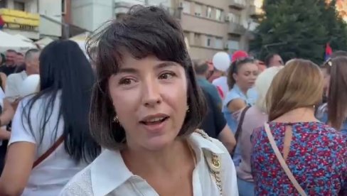 ŽELIMO MIRNU I STABILNU SRBIJU: Srpkinja iz Kosovske Mitrovice poslala snažnu poruku (VIDEO) ŽELIMO MIRNU I STABILNU SRBIJU: Srpkinja iz Kosovske Mitrovice poslala snažnu poruku (VIDEO)