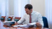 ТО СУ МЕРЕ ЗА НАРОД Мали: За разлику од оних који желе да униште Србију и да блокирају њен напредак, ми се боримо за обичног човека ТО СУ МЕРЕ ЗА НАРОД Мали: За разлику од оних који желе да униште Србију и да блокирају њен напредак, ми се боримо за обичног човека