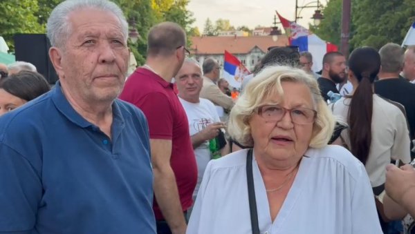 ДОШЛИ СМО ДА ПОДРЖИМО МИРНУ СРБИЈУ Брачни пар из Аранђеловца на скупу против блокада (ВИДЕО) ДОШЛИ СМО ДА ПОДРЖИМО МИРНУ СРБИЈУ Брачни пар из Аранђеловца на скупу против блокада (ВИДЕО)