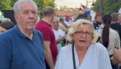 DOŠLI SMO DA PODRŽIMO MIRNU SRBIJU Bračni par iz Aranđelovca na skupu protiv blokada (VIDEO) DOŠLI SMO DA PODRŽIMO MIRNU SRBIJU Bračni par iz Aranđelovca na skupu protiv blokada (VIDEO)