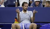 LJUDI, VI STE LUDI! Danil Medvedev grmi: Mohamede, ceo život čekam Rafu 55 sekundi, a mene kažnjavaš (VIDEO)
