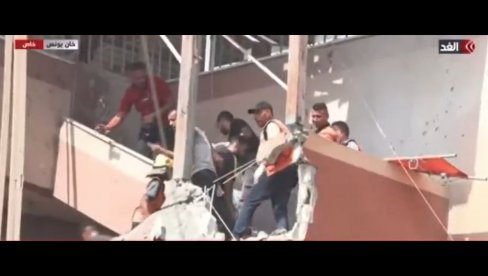 (УЗНЕМИРУЈУЋЕ) БОМБА ДИРЕКТНО ПОГОДИЛА БОЛНИЦУ У ГАЗИ: Камере забележиле језив удар гранате на лекаре који су вадили људе из рушевина (УЗНЕМИРУЈУЋЕ) БОМБА ДИРЕКТНО ПОГОДИЛА БОЛНИЦУ У ГАЗИ: Камере забележиле језив удар гранате на лекаре који су вадили људе из рушевина