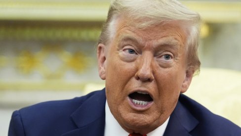УВРЕДИО СВОЈЕ ПРИСТАЛИЦЕ? Трампова реченица изазвала СМЕХ - и лавину коментара: Своју базу назива будалама!