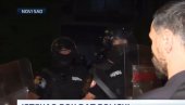 BLOKADERI U NOVOM SADU PRETE DA ĆE LINČOVATI DECU POLICAJCA: Znaćemo vam žene i decu, videćete kako će da prođu (VIDEO) BLOKADERI U NOVOM SADU PRETE DA ĆE LINČOVATI DECU POLICAJCA: Znaćemo vam žene i decu, videćete kako će da prođu (VIDEO)