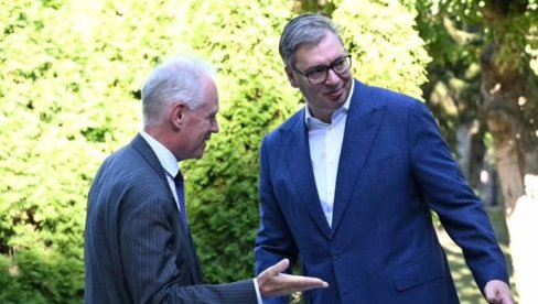 NAŠ CILJ OSTAJE BOLJI ŽIVOT GRAĐANA I OČUVANJE STABILNOSTI U REGIONU Vučić se sastao sa Gertom Janom Kopmanom (FOTO)