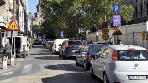 GUŽVA U KOSOVSKOJ KAO NA HORGOŠU: Radovi u centru preusmerili saobraćaj na alternativne ulice GUŽVA U KOSOVSKOJ KAO NA HORGOŠU: Radovi u centru preusmerili saobraćaj na alternativne ulice
