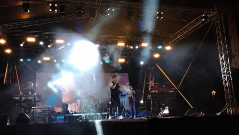 NADAM SE DA ĆE BITI BOLJE: DŽaja Amadeus bend hitno primljen u bolnicu, a sada otkrio detalje - Lekari mu odmah pružili pomoć NADAM SE DA ĆE BITI BOLJE: DŽaja Amadeus bend hitno primljen u bolnicu, a sada otkrio detalje - Lekari mu odmah pružili pomoć