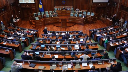 KURTI SE SPREMA ZA RAT JER MU IZMIČE VLAST? Lider Samoopredeljenja bez većine za novu vladu, zato se naoružava KURTI SE SPREMA ZA RAT JER MU IZMIČE VLAST? Lider Samoopredeljenja bez većine za novu vladu, zato se naoružava