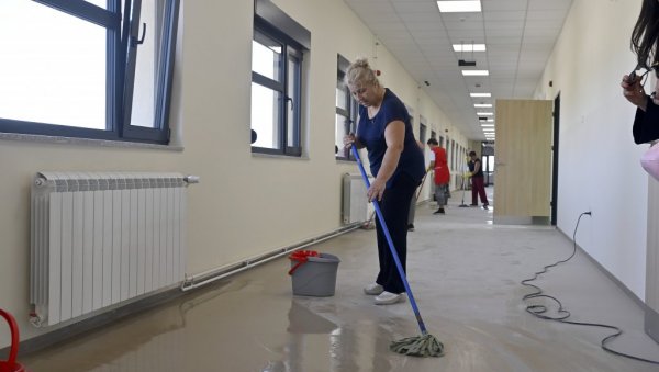 СРЕЂЕНА ПОСЛЕ 65 ГОДИНА: Завршена комплетна реконструкција Основне школе Ослободиоци Београда СРЕЂЕНА ПОСЛЕ 65 ГОДИНА: Завршена комплетна реконструкција Основне школе Ослободиоци Београда