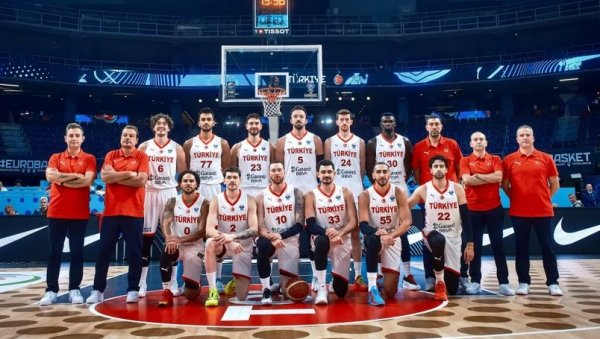 ЗНАТЕ ЛИ КАКО ПОЧИЊУ УТАКМИЦЕ ТУРСКЕ НА ЕВРОБАСКЕТУ? Са 2:0 за Турску на семафору (ВИДЕО) ЗНАТЕ ЛИ КАКО ПОЧИЊУ УТАКМИЦЕ ТУРСКЕ НА ЕВРОБАСКЕТУ? Са 2:0 за Турску на семафору (ВИДЕО)
