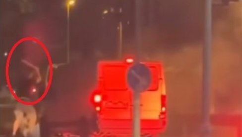 JEZIVA TUČA NAVIJAČA U BEOGRADU: Grobari i delije se tukli krvnički (VIDEO) JEZIVA TUČA NAVIJAČA U BEOGRADU: Grobari i delije se tukli krvnički (VIDEO)