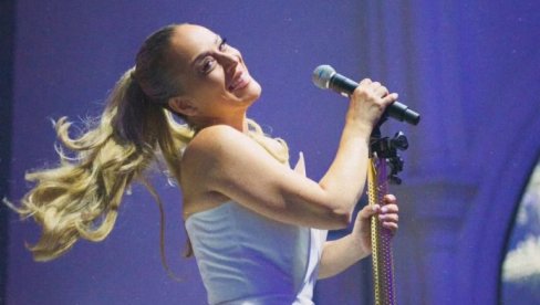 GORELO JE KAO AFRIKA: Slađa Alegro leskovačku publiku podigla na noge (FOTO)