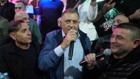ZADOVOLJSTVO JE BITI NA MANJAČI SA SLOBODNIM SRBIMA : Senator Republike Srpske Aleksandar Vulin na Manjači sa predsednikom Miloradom Dodikom ZADOVOLJSTVO JE BITI NA MANJAČI SA SLOBODNIM SRBIMA : Senator Republike Srpske Aleksandar Vulin na Manjači sa predsednikom Miloradom Dodikom