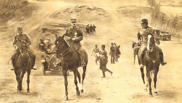 КУЦНУО ЈЕ ЧАС ЗА ПОВРАТАК СРПСКЕ ВОЈСКЕ У ОТАЏБИНУ: Почетком офанзиве 15. септембра прву победу над Бугарима остварила је српска Прва армија КУЦНУО ЈЕ ЧАС ЗА ПОВРАТАК СРПСКЕ ВОЈСКЕ У ОТАЏБИНУ: Почетком офанзиве 15. септембра прву победу над Бугарима остварила је српска Прва армија