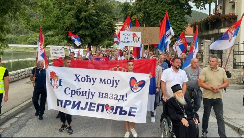 VLADIKA NA ČELU KOLONE: Građani Prijepolja poručili želimo svoju Srbiju nazad!