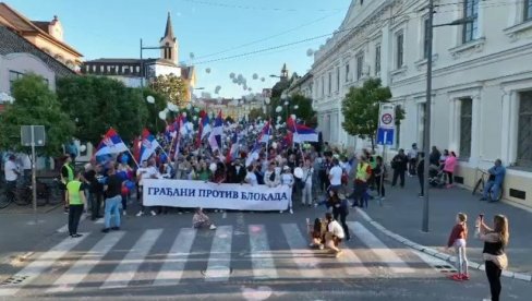 БЕЛИ БАЛОНИ КАО СИМБОЛ МИРА: Зрењанин сложно против блокада (ВИДЕО) БЕЛИ БАЛОНИ КАО СИМБОЛ МИРА: Зрењанин сложно против блокада (ВИДЕО)