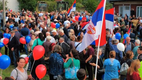 PALA ODLUKA: Organizatori porodičnog skupa protiv blokada pomeraju skup zbog blokaderskog prajda - Da bi se uzbegli sukobi PALA ODLUKA: Organizatori porodičnog skupa protiv blokada pomeraju skup zbog blokaderskog prajda - Da bi se uzbegli sukobi