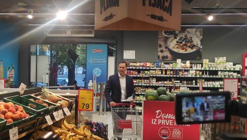 SNIŽENE CENE NAMIRNICA: Ministar Mali u kupovini
