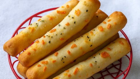 HRSKAVI KREKERI OD SIRA: Recept za savršenu grickalicu HRSKAVI KREKERI OD SIRA: Recept za savršenu grickalicu