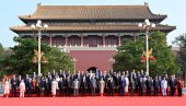 МОЋНА СЛИКА ИЗ ПЕКИНГА: Вучић раме уз раме са светским лидерима на паради код Сија (ФОТО)