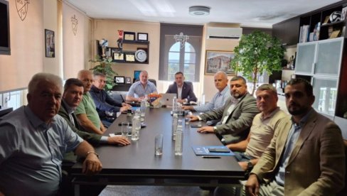 Potpisani ugovori o izgradnji novih fudbalskih terena u Beogradu Potpisani ugovori o izgradnji novih fudbalskih terena u Beogradu