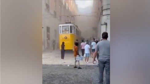 VELIKI BROJ MRTVIH I RANJENIH U LISABONU: Popularna žičara iskliznula iz šina i srušila se (VIDEO) VELIKI BROJ MRTVIH I RANJENIH U LISABONU: Popularna žičara iskliznula iz šina i srušila se (VIDEO)