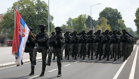 OVO JE SNAGA SRPSKE VOJSKE: Načelnik Generalštaba, general Mojsilović, uoči vojne parade, 20. septembra