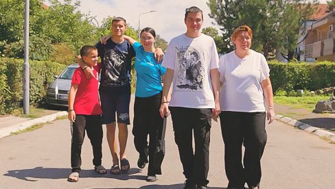 SREDNJOŠKOLCI ZNANJEM I RADOM OSVAJAJU SVET: Novi dokumentarni serijal NOVOSTI, od 10. septembra na našoj video-platformi i Jutjub kanalu SREDNJOŠKOLCI ZNANJEM I RADOM OSVAJAJU SVET: Novi dokumentarni serijal NOVOSTI, od 10. septembra na našoj video-platformi i Jutjub kanalu
