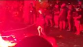 (UZNEMIRUJUĆI VIDEO) Ovako su blokaderi pokušali da spale Srbe kao nacisti Ruse u Odesi