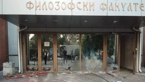 JEZIVE SCENE U NOVOM SADU: Pogledajte kako je izgledalo demoliranje i u kakvom je stanju ostao Filozofski fakultet