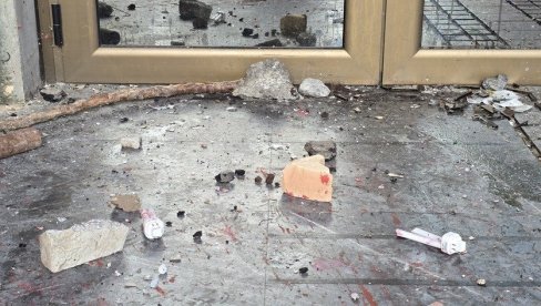 OGLASIO SE DEKANAT FILOZOFSKOG FAKULTETA U NOVOM SADU: Najoštrije osuđujemo napade na pripadnike policije i zgradu Fakulteta (FOTO)