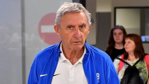 OSTAVKU NE DAJEM! Svetislav Pešić po povratku sa Evrobasketa: Ostavka? Zbog čega?! (FOTO/VIDEO) OSTAVKU NE DAJEM! Svetislav Pešić po povratku sa Evrobasketa: Ostavka? Zbog čega?! (FOTO/VIDEO)