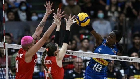 NAKON VIŠE OD DVE DECENIJE ČEKANJA! Odbojkašice Italije pobedile Tursku i osvojile zlato na Svetskom prvenstvu NAKON VIŠE OD DVE DECENIJE ČEKANJA! Odbojkašice Italije pobedile Tursku i osvojile zlato na Svetskom prvenstvu