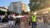 ВУЧИЋ У БОРЧИ С НАРОДОМ: Грађани против блокада (ФОТО/ВИДЕО)